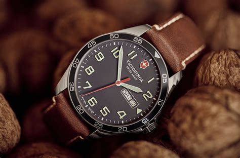 victorinox swiss army field watch